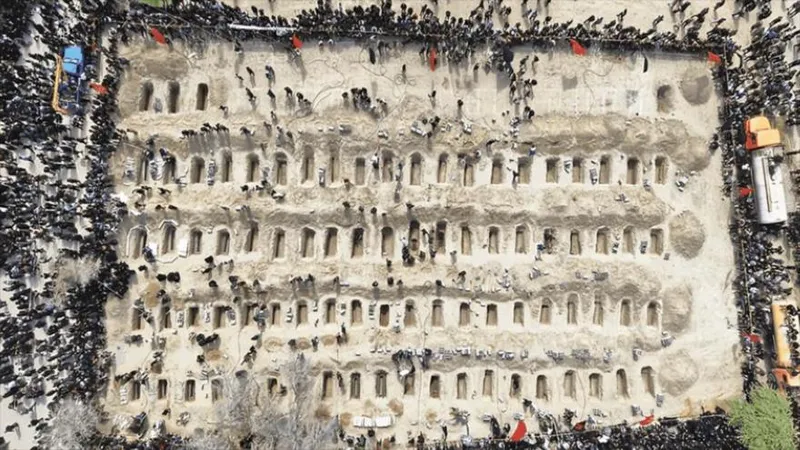 Icónica imagen del funeral de 168 estudiantes de Minab gana premio 2026