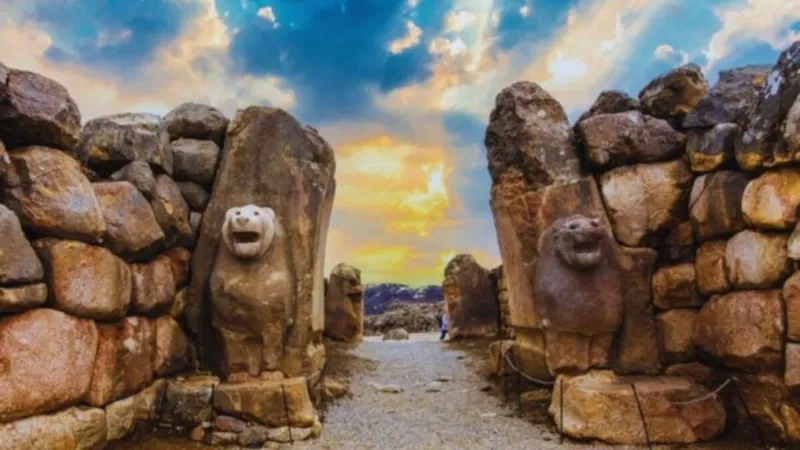 La IA no ha encontrado un tesoro nuevo en Harappa, pero sí algo igual de valioso: sus colores perdidos. Un estudio propone reconstruir digitalmente la paleta de la civilización del Indo con hipótesis visuales guiadas por arqueología