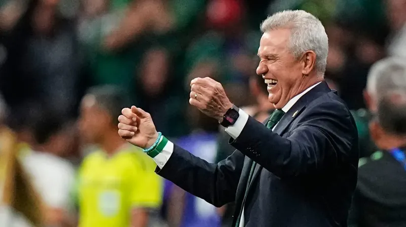 Javier Aguirre aterriza en España y se pone manos a la obra