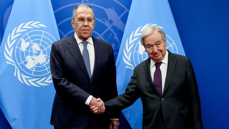 Lavrov entrega a Guterres el informe sobre el polémico montaje de Bucha, informa la Cancillería rusa