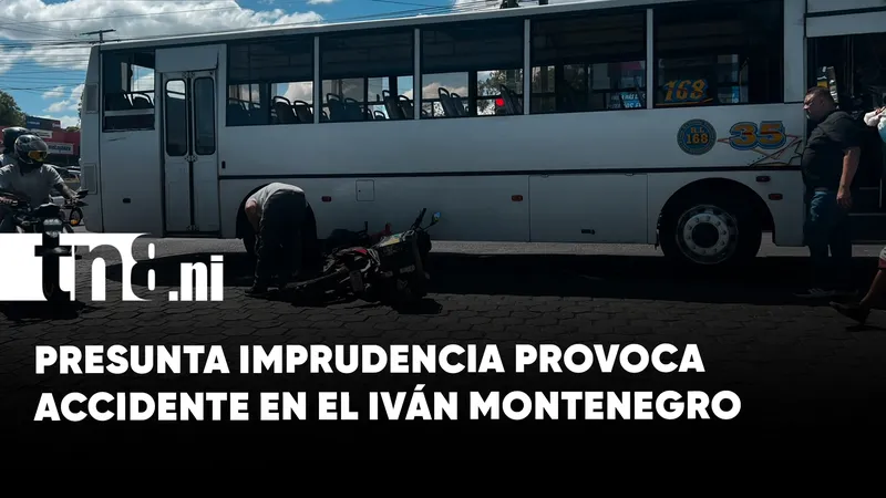 Dos motocicletas impactadas por bus de la ruta 168 en los semáforos del Iván...