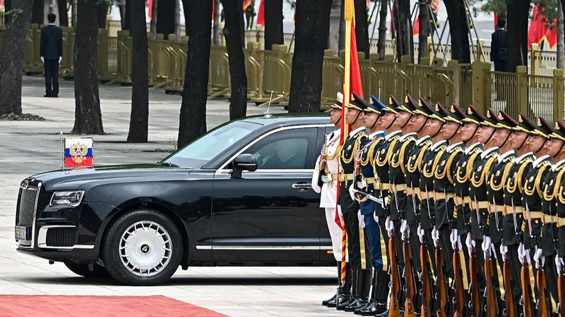 Xi Jinping celebra una ceremonia de bienvenida para Putin