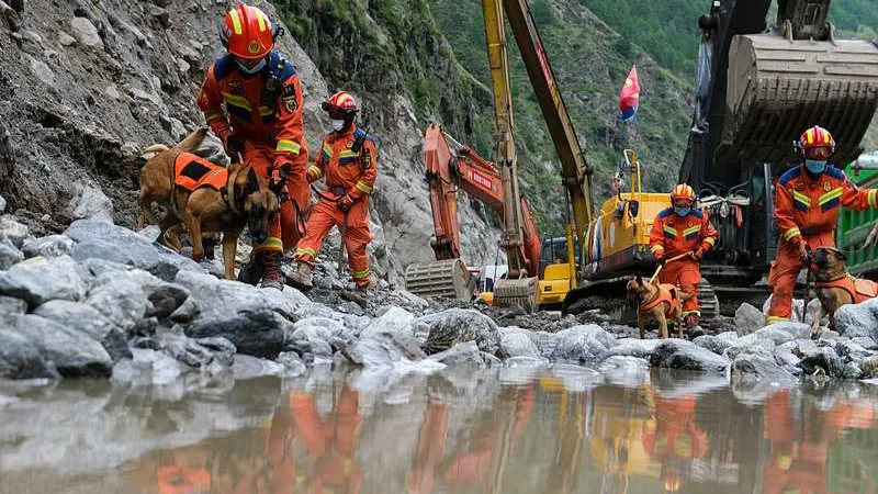 Nuevas lluvias podrían complicar labores de rescate en Gyirong, región autónoma de Xizang