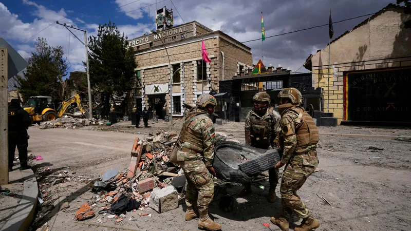Explosión en cuartel militar evidenció que Bolivia cuenta con "Fuerzas Armadas del siglo XIX", dice analista