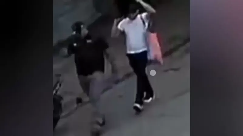 Graban robo de televisor por descuido de conductor en el Mercado Oriental