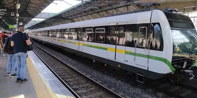Metro de Medellín opera parcialmente tras fallas técnicas en la Línea A