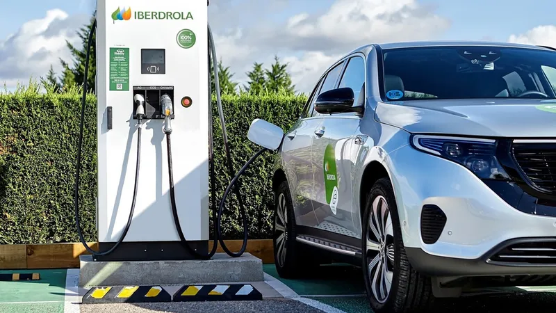 El coche eléctrico sigue teniendo un problema en España y el Gobierno quiere atajarlo: encontrar cargador no puede depender de la suerte