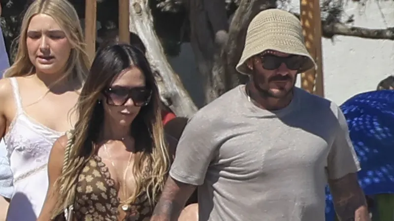 Sol, arena y mar: la escapada preverano de David y Victoria Beckham con sus hijos en Ibiza