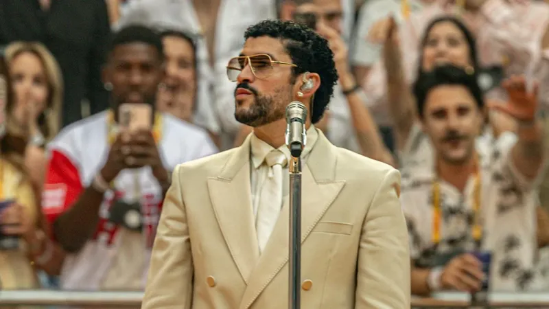 Bad Bunny lleva un 'look' de Jacquemus en su paso por Marsella
