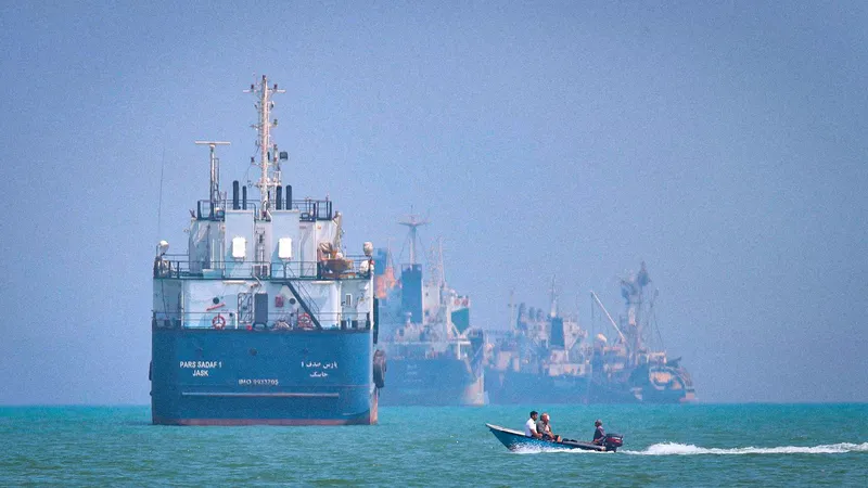 Yemen evalúa cobrar tarifas al transporte marítimo en el mar Rojo
