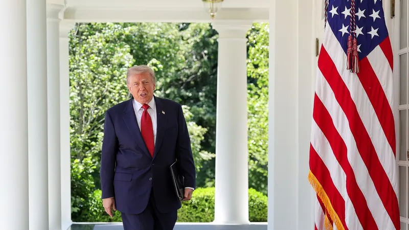 Trump amenaza con que "no quedará nada" de Irán: "El tiempo se acaba"