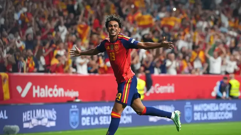 Lamine firma otra exhibición de oro