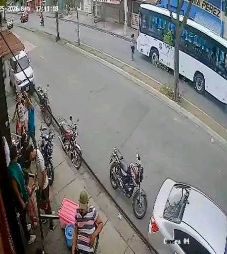 Capitalina muere al ser atropellada por un bus de la ruta 154