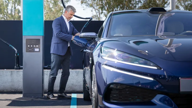 De 70€ por llenar el depósito a poco más de 1€ por cargar: “Comprar un coche eléctrico fue la mejor decisión que he tomado”