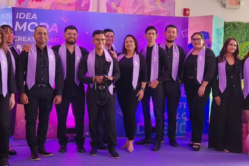 Escuela Creativa gradúa nuevos talentos en moda y fotografía