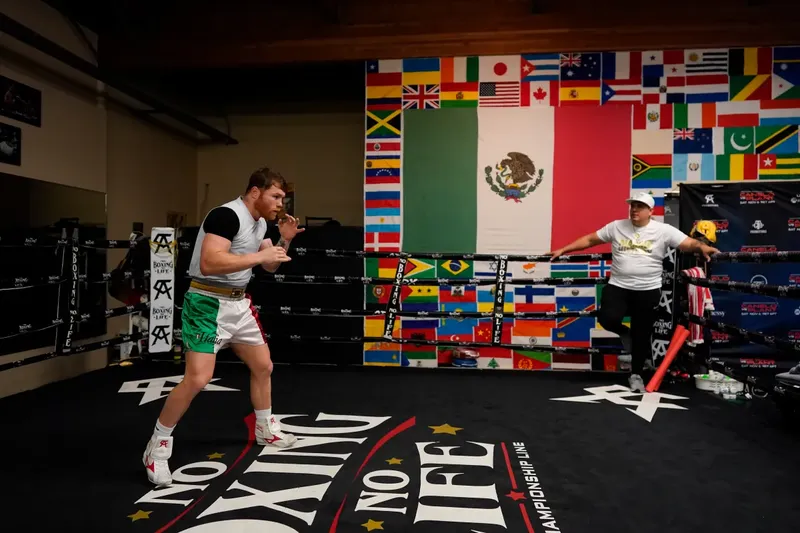 Canelo Álvarez acepta la propuesta para pelear en el Estadio Azteca