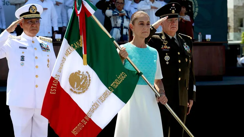 Sheinbaum asegura que integrantes de las FFAA de México "son pueblo uniformado"