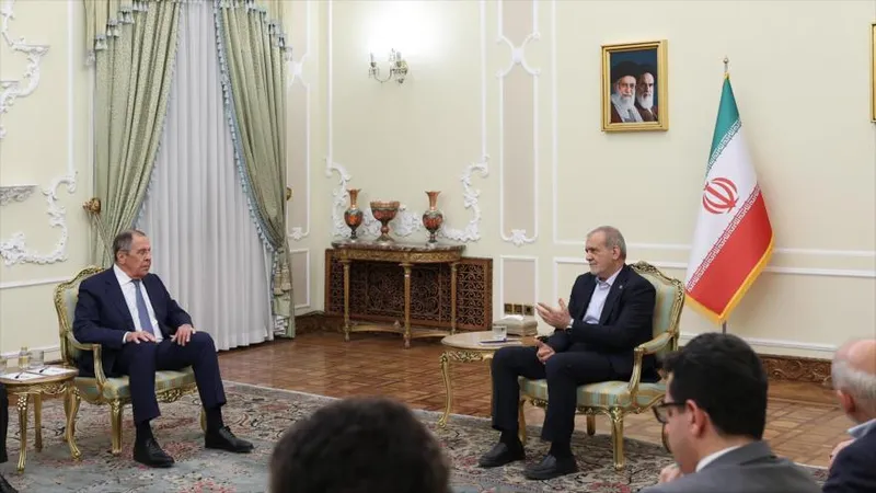 Presidente iraní denuncia que bases militares de EEUU aumentan tensión en la zona