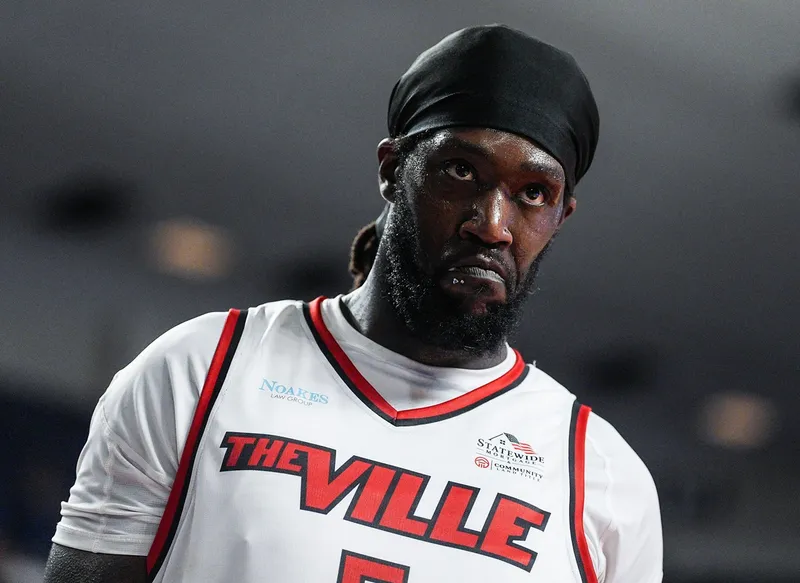 Montrezl Harrell no quiere saber nada de Paul George