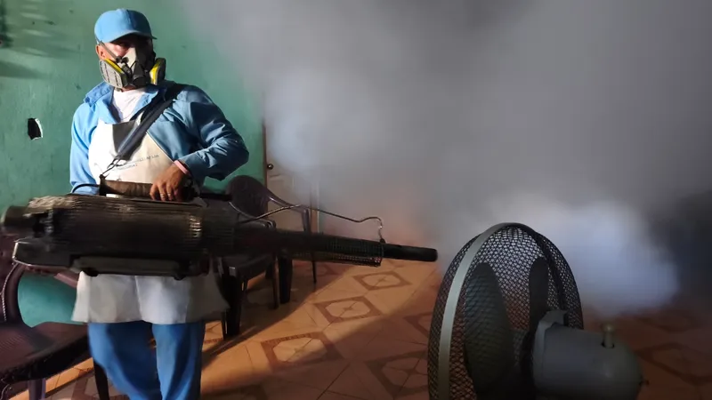 Brigadas médicas ejecutan acciones contra el dengue y chikungunya en el Barrio Hugo Chávez en Managua