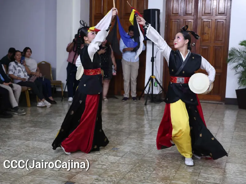 Celebran Concierto de Música y Danza Coreana en La Casa de Los Tres Mundos en Granada