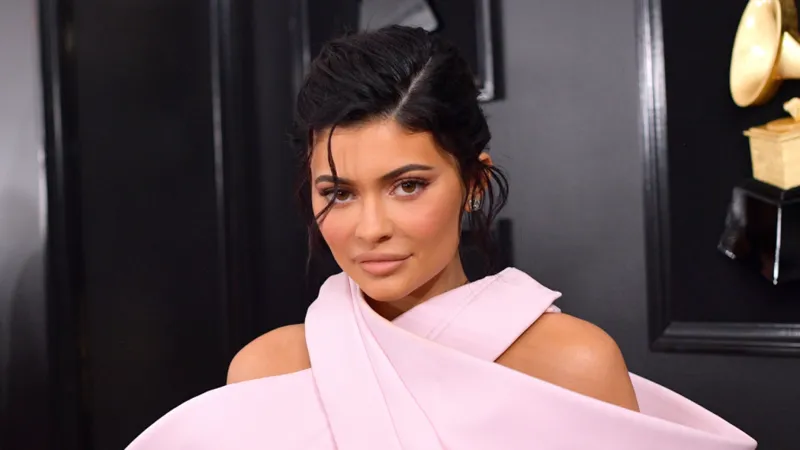 Exchef de Kylie Jenner denuncia que por “intensa” carga de trabajo que le impuso tuvo un ABORT0 espontáneo