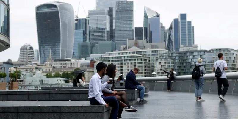 La economía británica empezó a notar el impacto de la guerra en Irán en abril