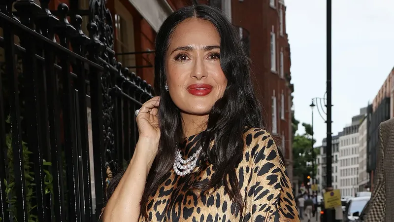 Salma Hayek se codea con la realeza árabe: fue captada paseando en Nueva York con la princesa de Qatar