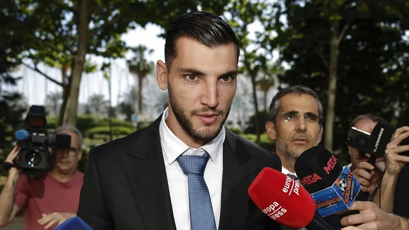 Rafa Mir, condenado a ocho años y medio de prisión por agresión sexual