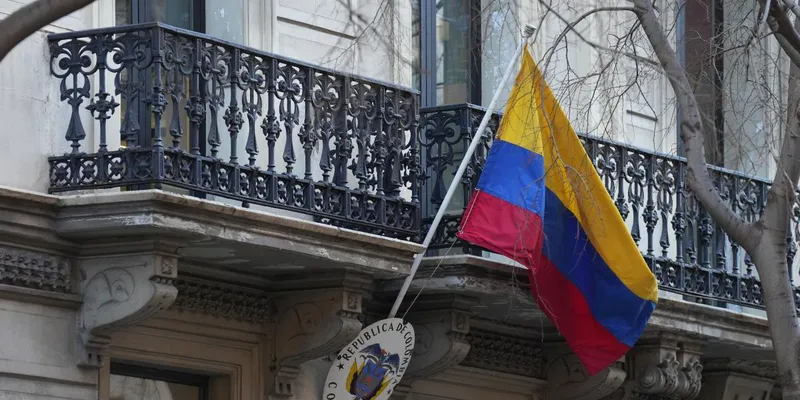 FMI califica de insostenible la situación fiscal de Colombia y pide reducir la deuda