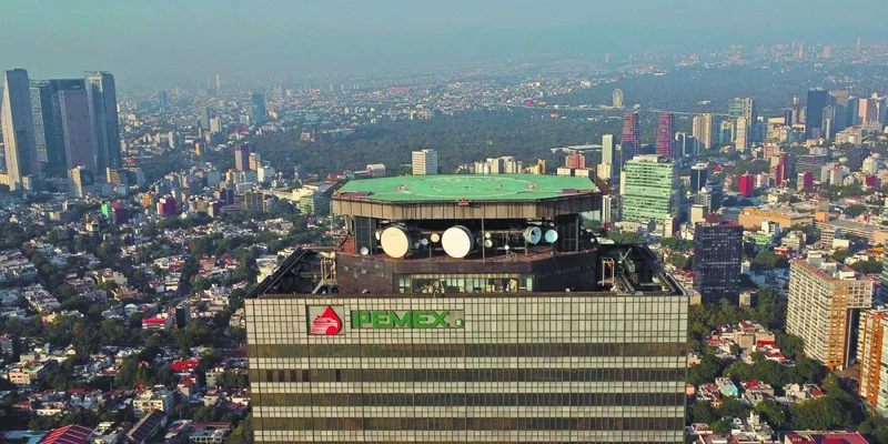 Apoyos a Pemex disminuyeron; autosuficiencia, en duda mientras que déficit fiscal sigue bajo presión