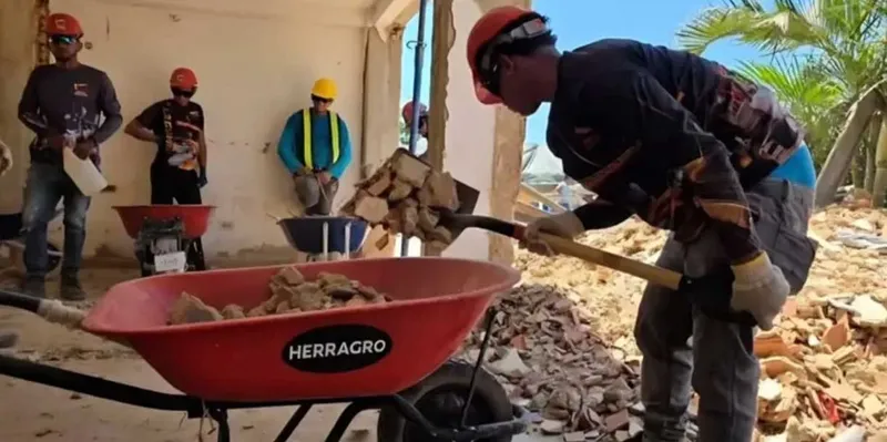 Cocineras y voluntarios sostienen la reconstrucción en las zonas afectadas de Venezuela