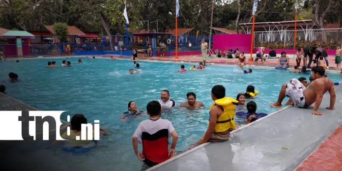 Familias disfrutan de un ambiente fresco y seguro en el centro recreativo Xilonem