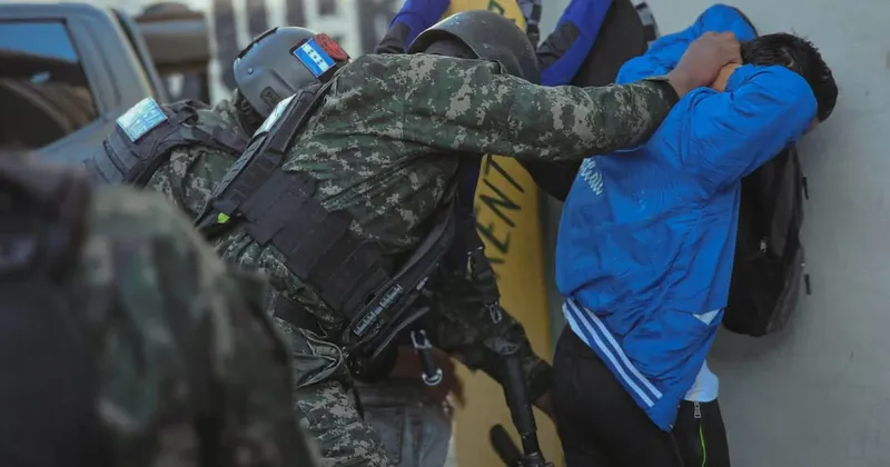 Hasta 40 años de cárcel por grafitis: detalles de la ley contra maras y pandillas que aprobó Honduras