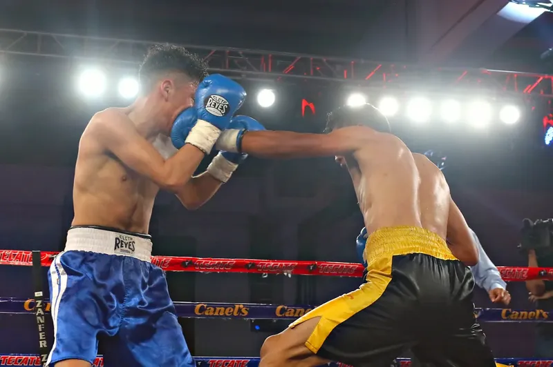 Bronco Lara conquistó victoria deslucida en dos rounds y busca oportunidad por el cinturón