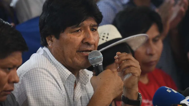 El Gobierno de Bolivia acusa a Evo Morales de enviar autobuses a La Paz para «generar caos»