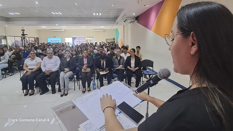 Inteligencia artificial y tendencias empresariales centran simposio interuniversitario en Nicaragua