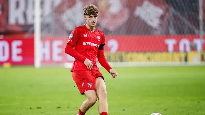 El Twente se cierra en banda ante el Barça por Nijstad