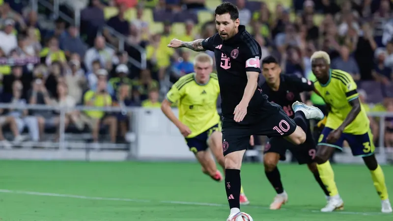 Messi volvió a jugar con el corazón roto y Nashville humilló al Inter Miami