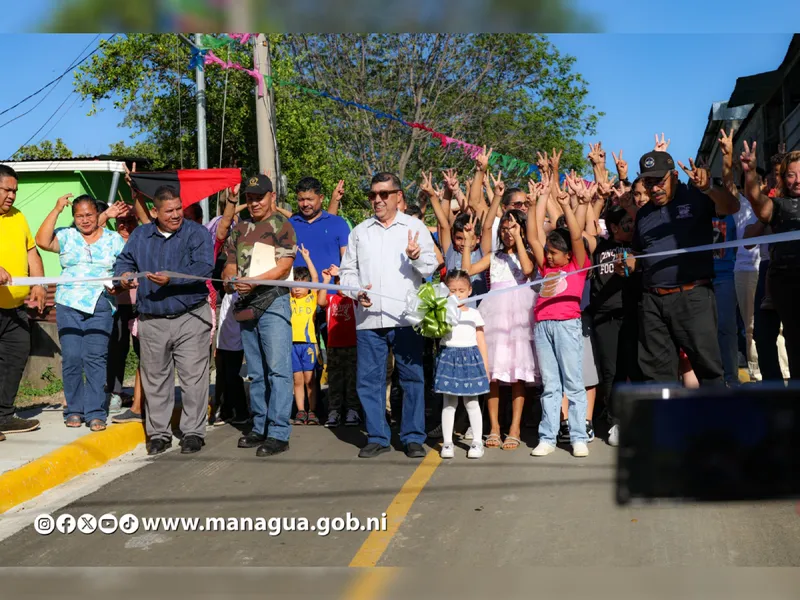 Familias de la comarca Cruz del Paraíso reciben calles nuevas y drenaje sanitario