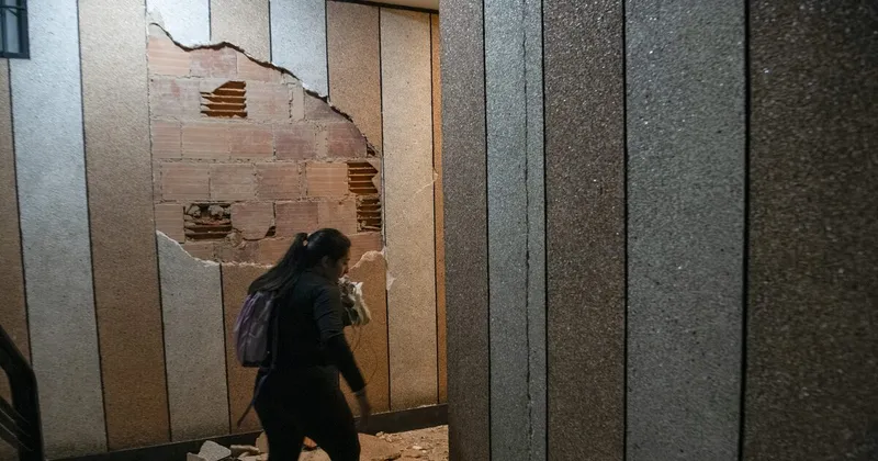 Familias en La Guaira buscan sobrevivientes entre los escombros tras devastadores terremotos