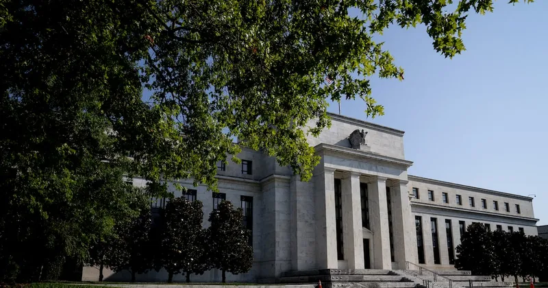 Economía de EE.UU. crece a un ritmo leve o moderado, según el Libro Beige de la Fed
