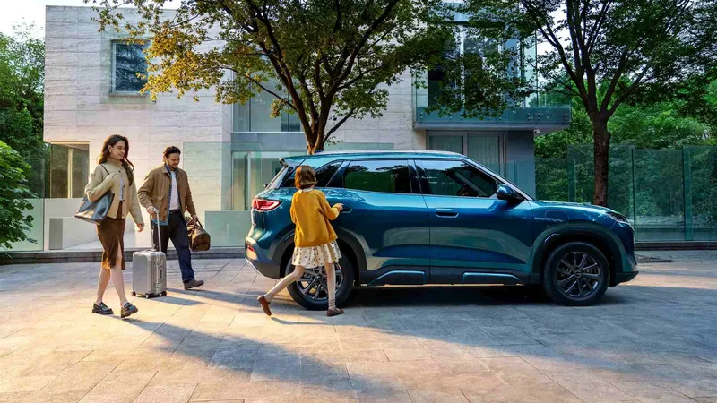 BYD coloca 2 de sus coches híbridos enchufables en el podio de ventas español: el más vendido solo cuesta 23.740 €