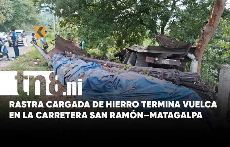 Rastra se sale de la vía y queda suspendida al borde de un abismo