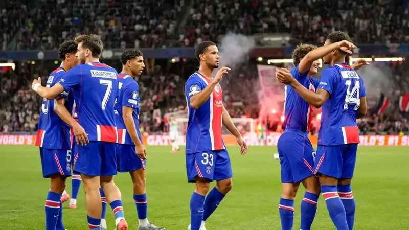 Doué rompe el empate con un gol inicialmente anulado por fuera de juego