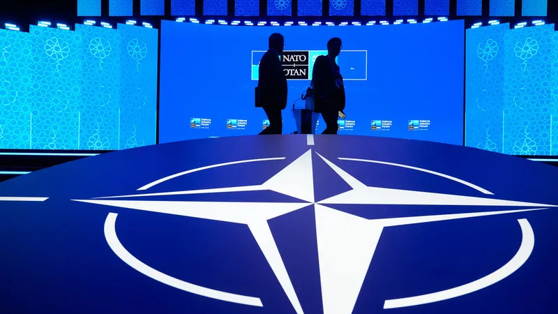 OTAN nombra Rusia como su amenaza a largo plazo y promete miles de millones a Ucrania