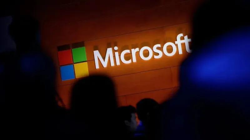 Microsoft toma una decisión que afecta a 60.000 trabajadores: les ofrece dinero para irse mientras apuesta miles de millones a la IA