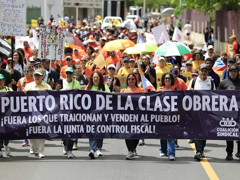 Miles piden la independencia de Puerto Rico durante marcha