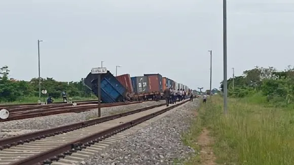 Tren de carga con destino a Camagüey sufre descarrilamiento en municipio de Guanajay