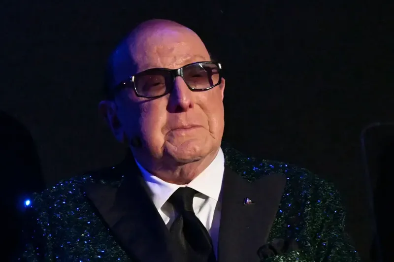 Clive Davis, legendario ejecutivo de la industria musical, muere a los 94 años